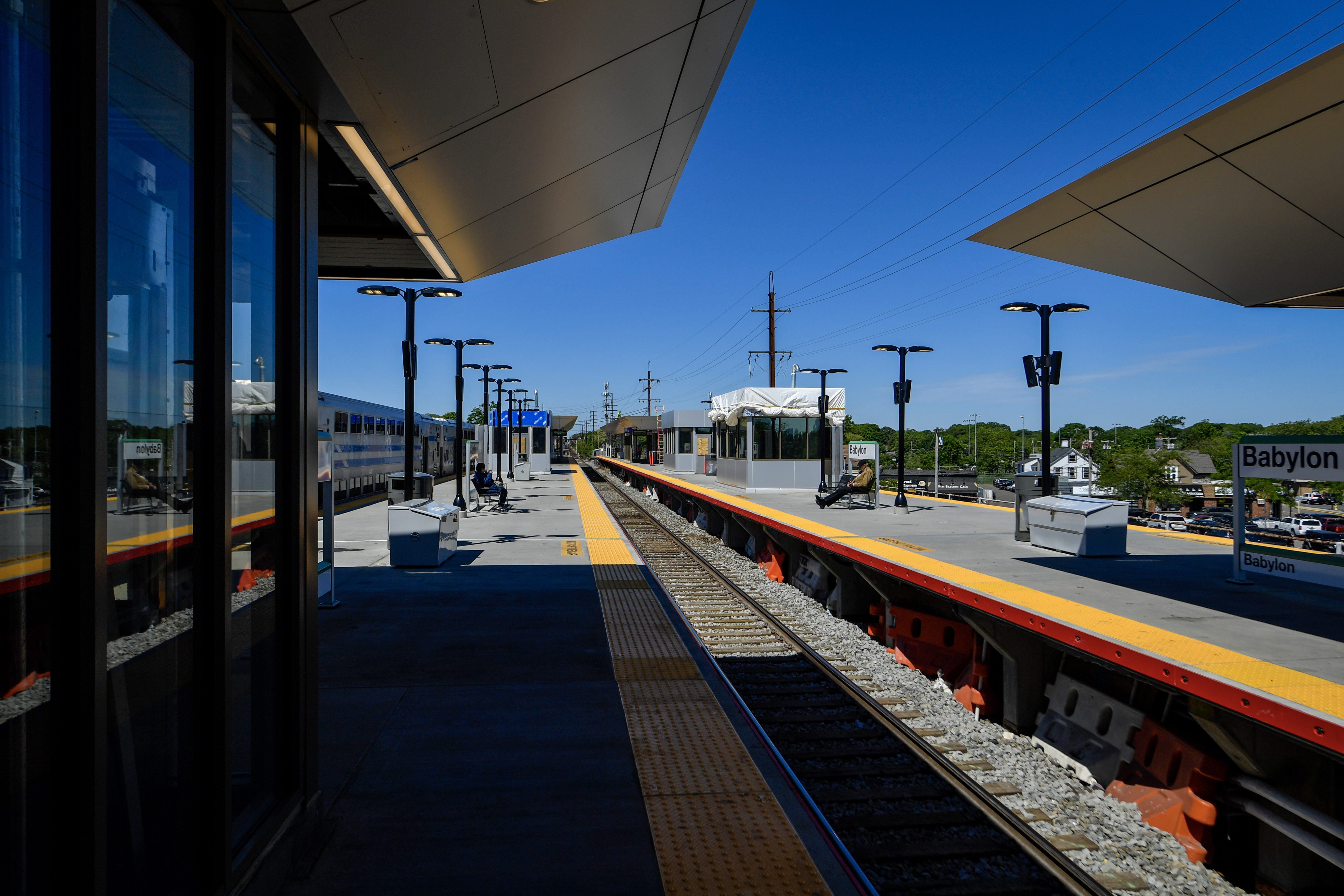 Reconstructed LIRR Babylon platforms 