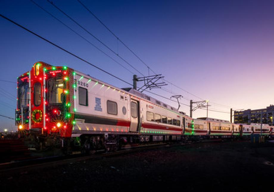 Metro-North Railroad Holiday Train Ready to Light Up the Rails