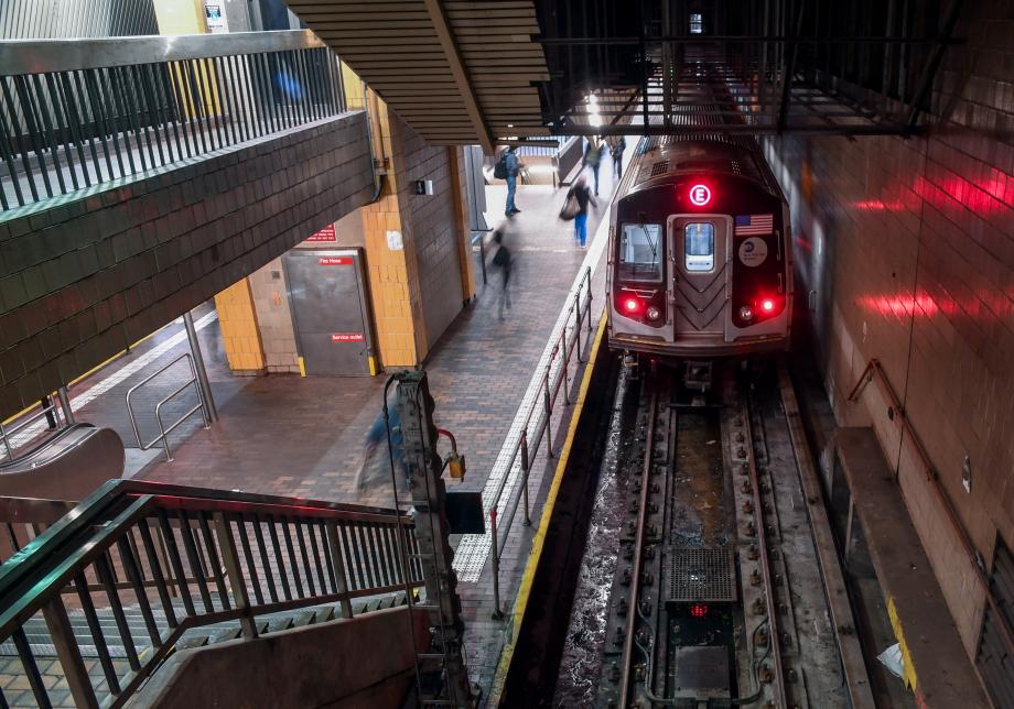 An E train at a subway platform