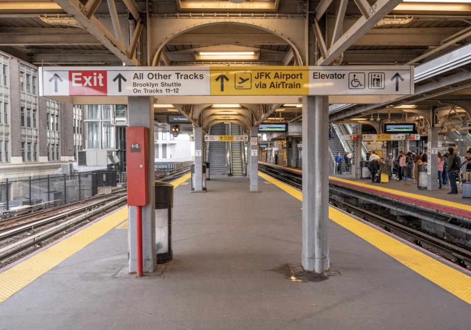 platform at jamaica station