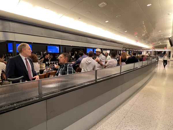 Tracks Raw Bar &amp; Grill Opens at Grand Central Madison